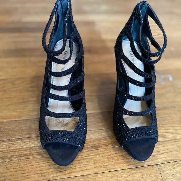 Chic Black Strappy Heels - Picture 2 of 4